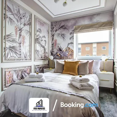 3 Bedroom Home By Nyos Properties Short Lets & Serviced Accommodation Manchester With Garden Exterior photo